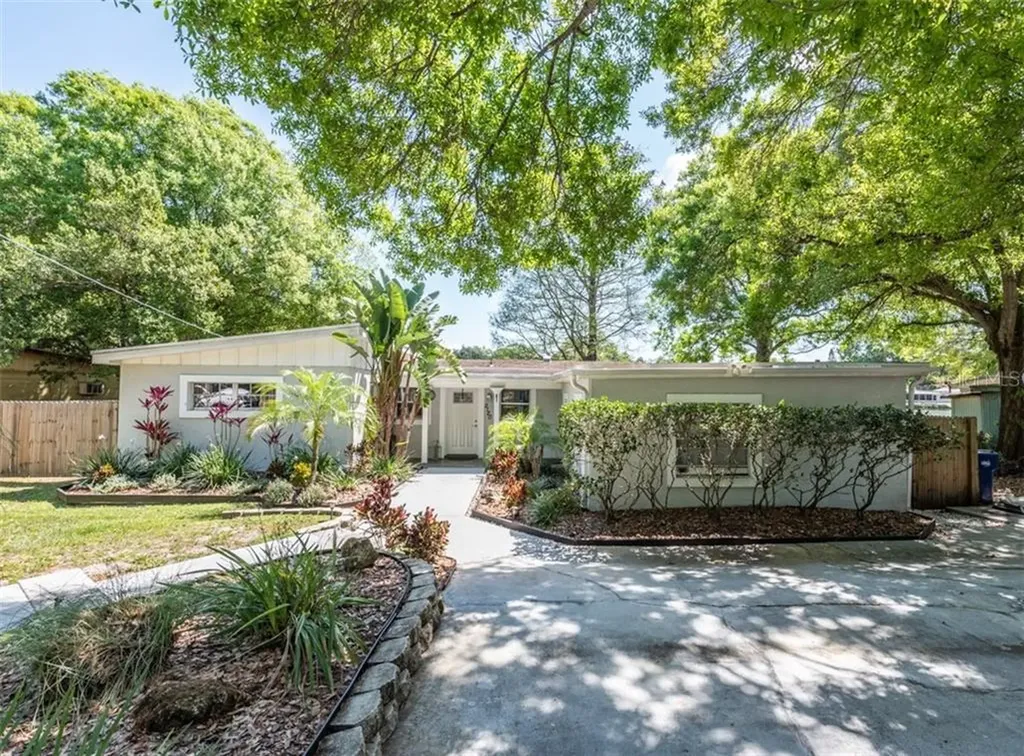 2120 W Hiawatha Street Tampa FL 33604