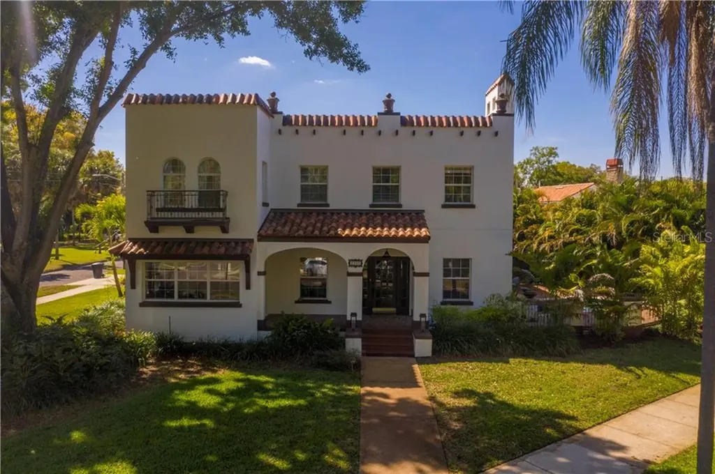 2300 Andalusia Way NE St Petersburg FL 33704