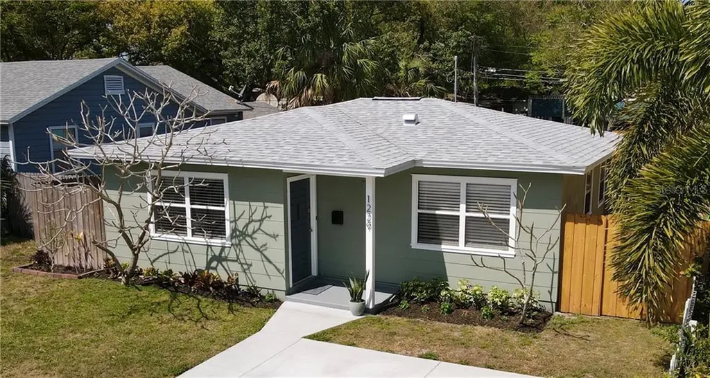 1229 35th Avenue N St Petersburg FL 33704