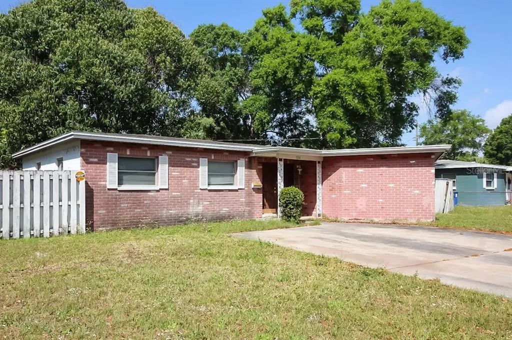 7030 19th Way N St Petersburg FL 33702