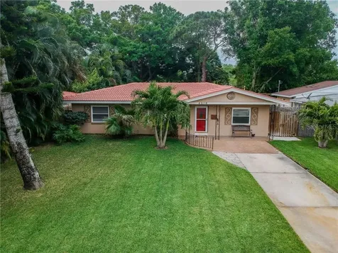 4218 Carson Street NE St Petersburg FL 33703