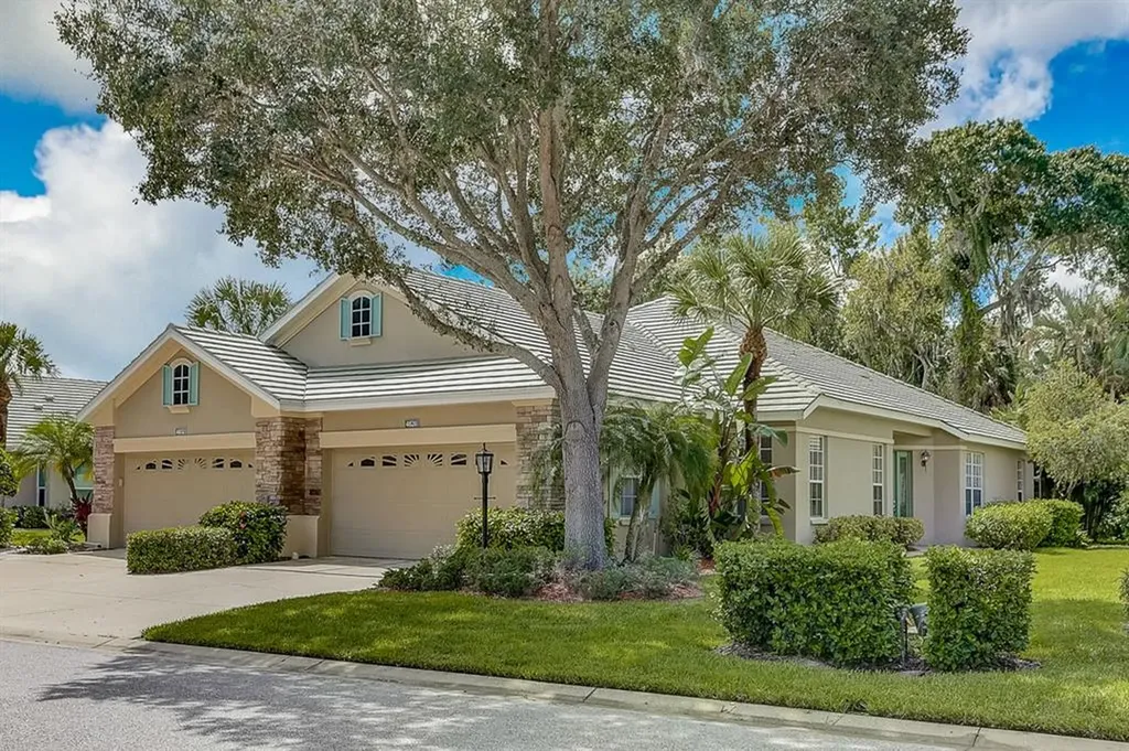 4828 Lakescene Place Sarasota FL 34243