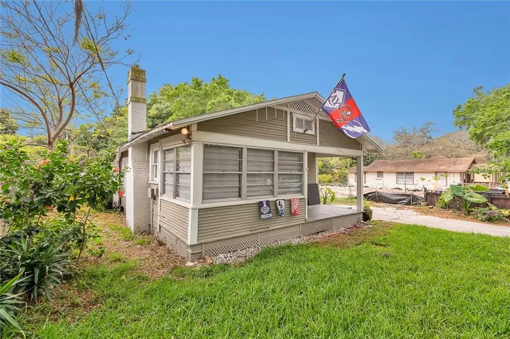 1907 E Ellicott Street Tampa FL 33610