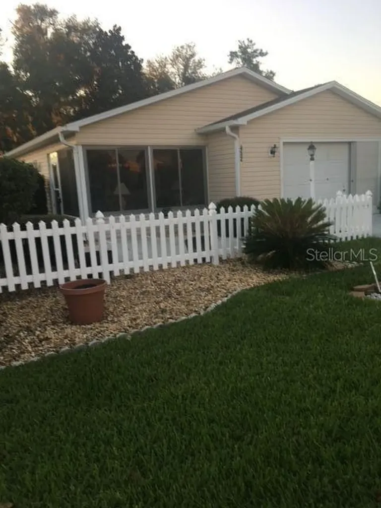 452 Hildalgo Drive Lady Lake FL 32159