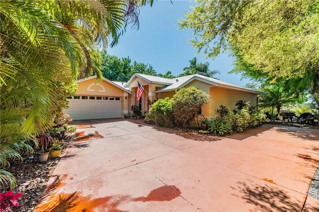 4915 32nd Avenue Drive W Bradenton FL 34209