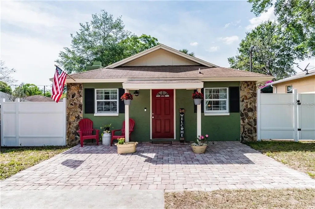 9606 N Hartts Drive Tampa FL 33617