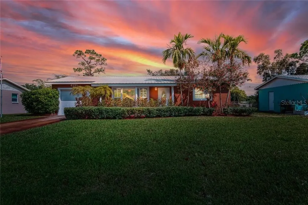6121 42nd Avenue N St Petersburg FL 33709