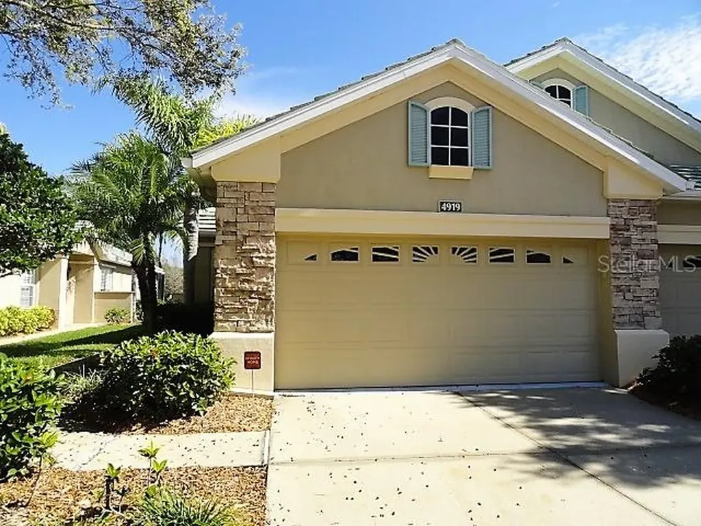 4919 Lakescene Place Sarasota FL 34243