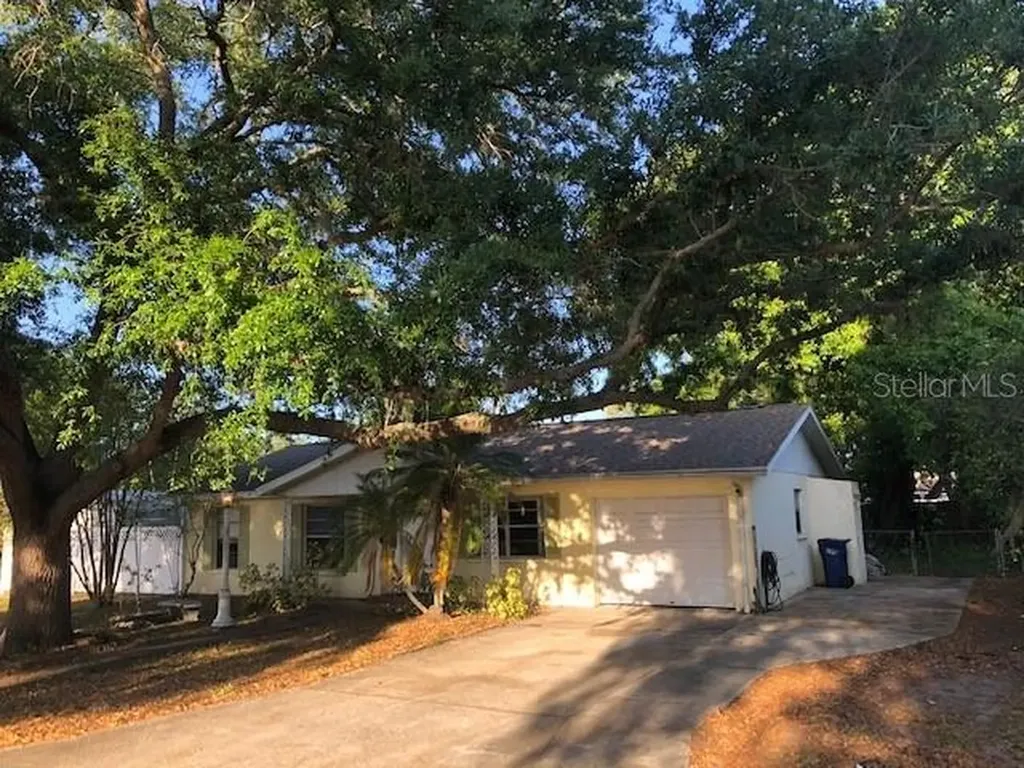 207 64th Street NE Bradenton FL 34208