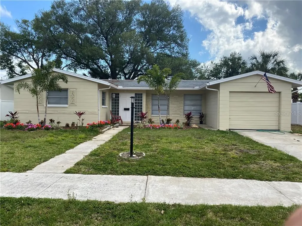 5926 33rd Avenue N St Petersburg FL 33710