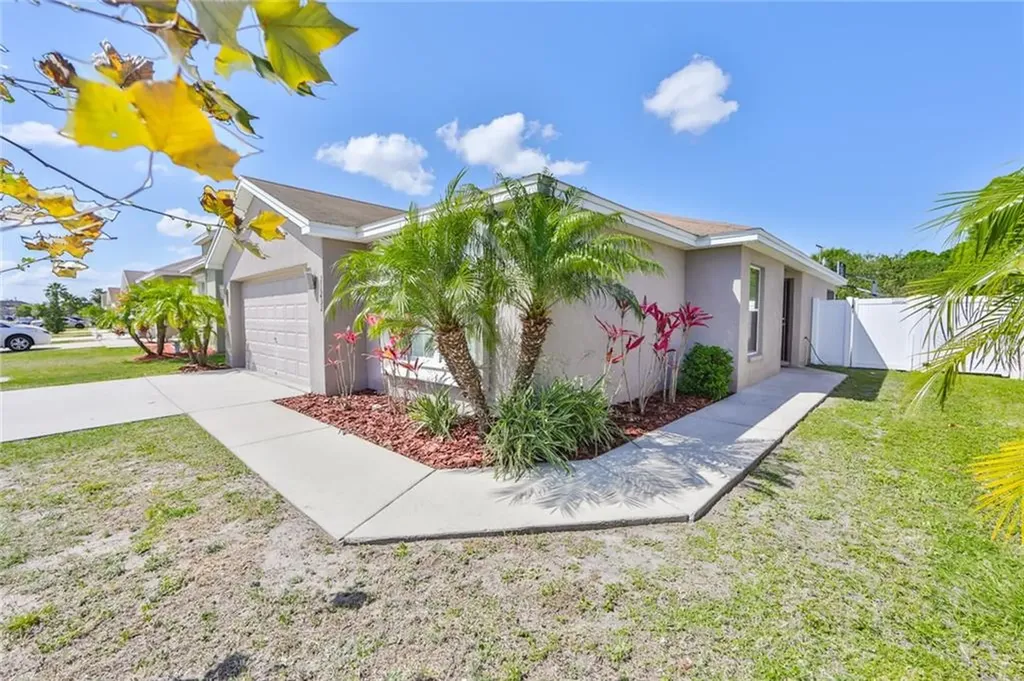 11231 Southwind Lake Drive Gibsonton FL 33534