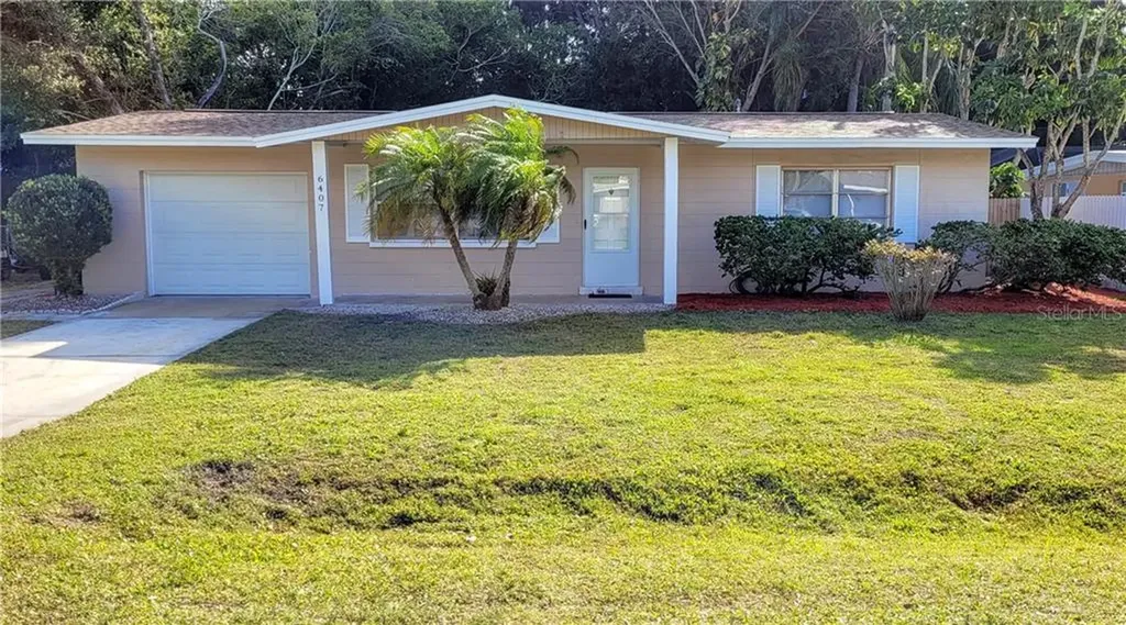 6407 8th Street Court W Bradenton FL 34207