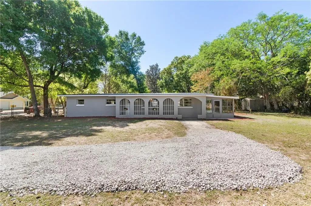 1300 S Dewey Street Eustis FL 32726