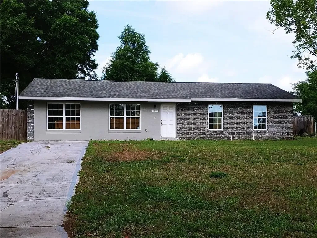 994 Hibiscus Street Lady Lake FL 32159