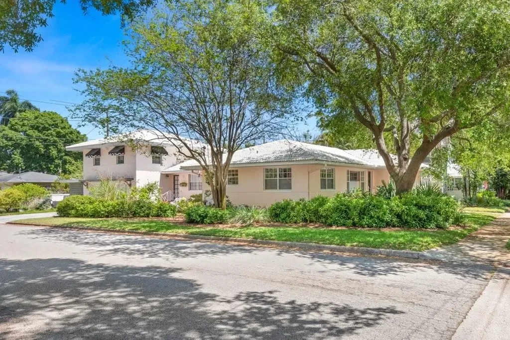 305 20th Avenue NE St Petersburg FL 33704