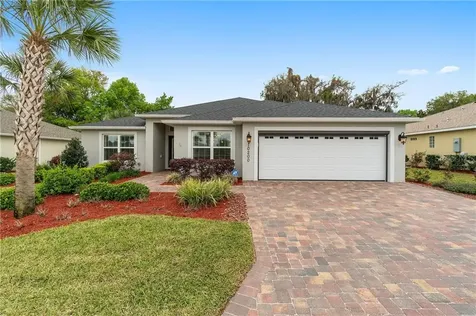 10200 Julia Isles Avenue Oxford FL 34484