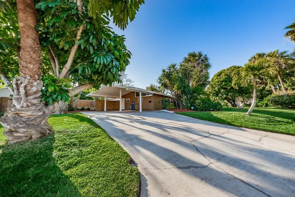 5001 38th Way S St Petersburg FL 33711