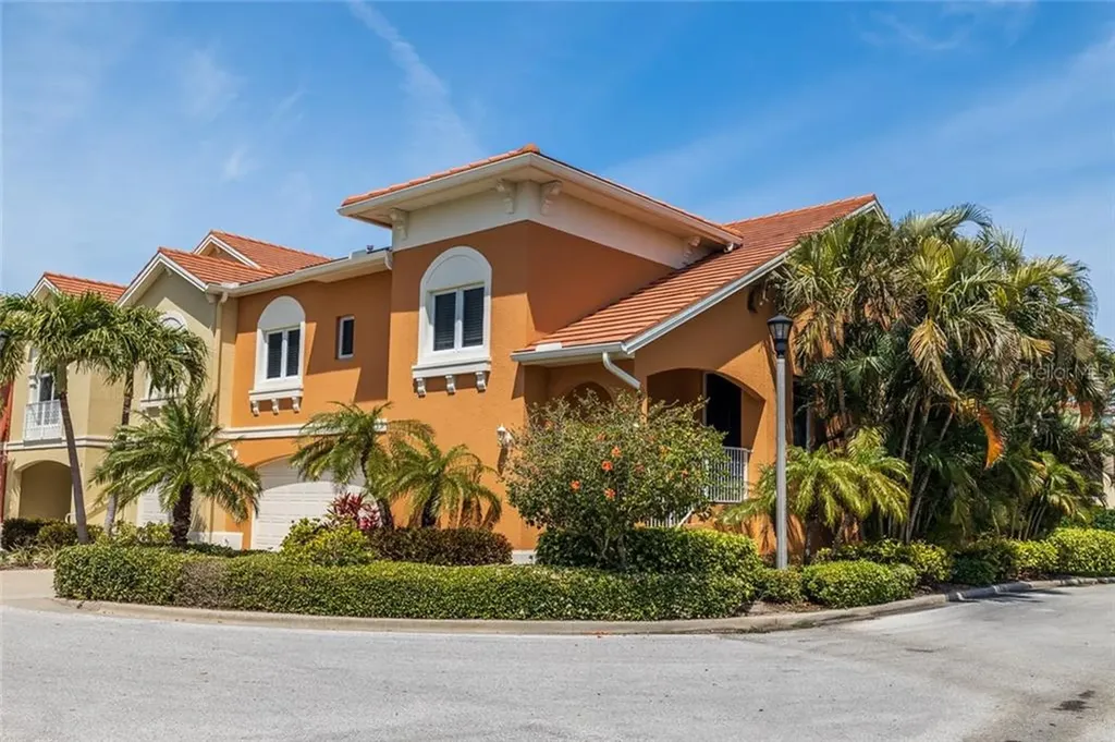 14 Lincoln Avenue S St Petersburg FL 33711