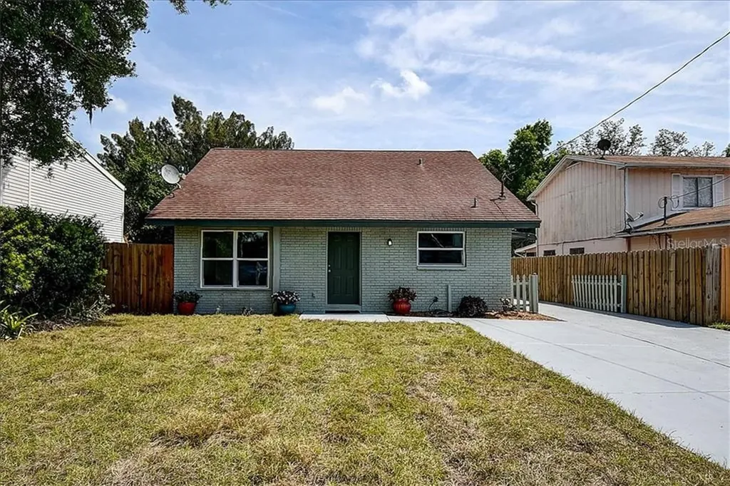 8731 N Calder Place Tampa FL 33604