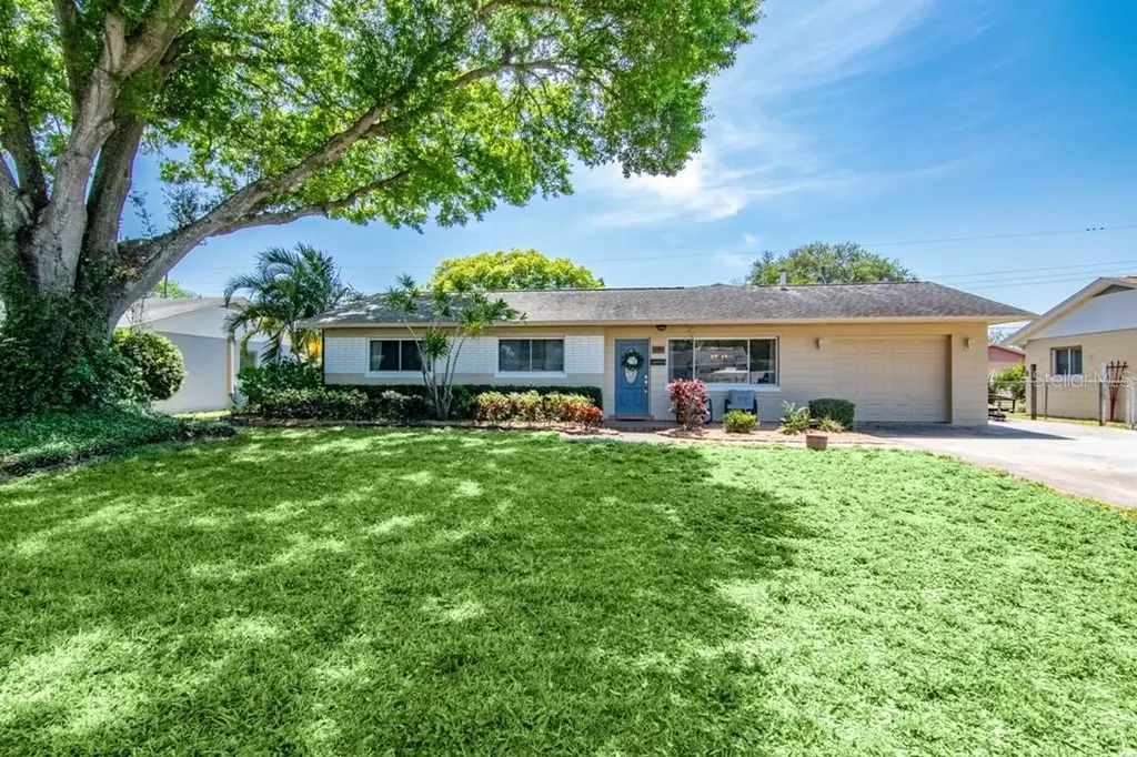 6754 36th Avenue N St Petersburg FL 33710