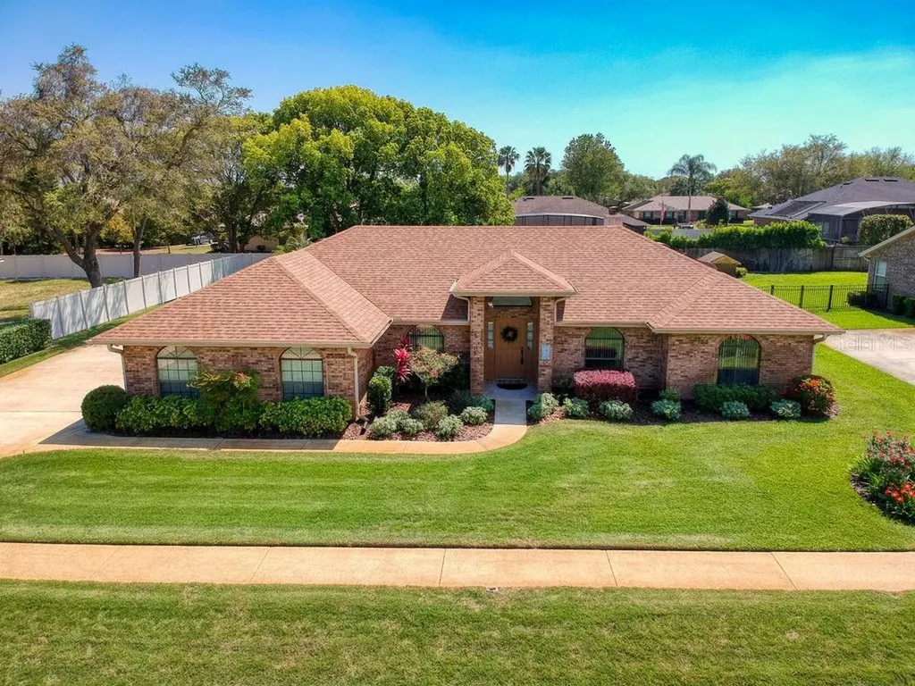 625 Dolphin Cove Court Debary FL 32713