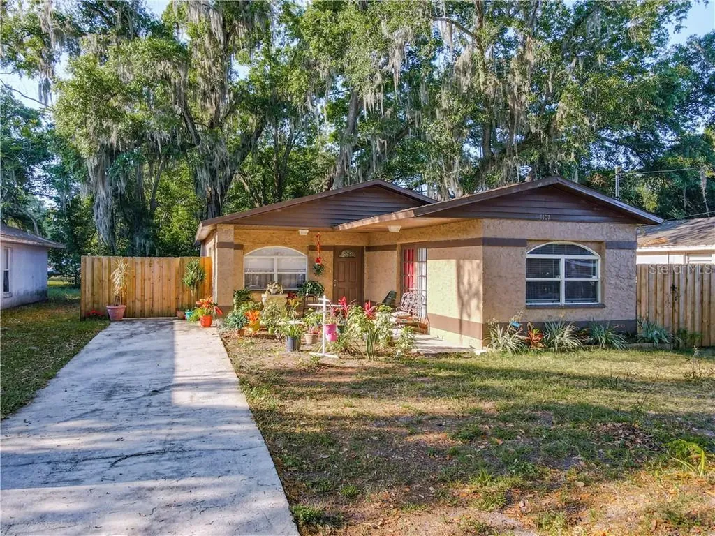 1107 W Madison Street Plant City FL 33563