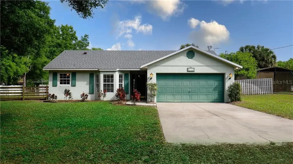 25051 Algonquin Avenue Sorrento FL 32776