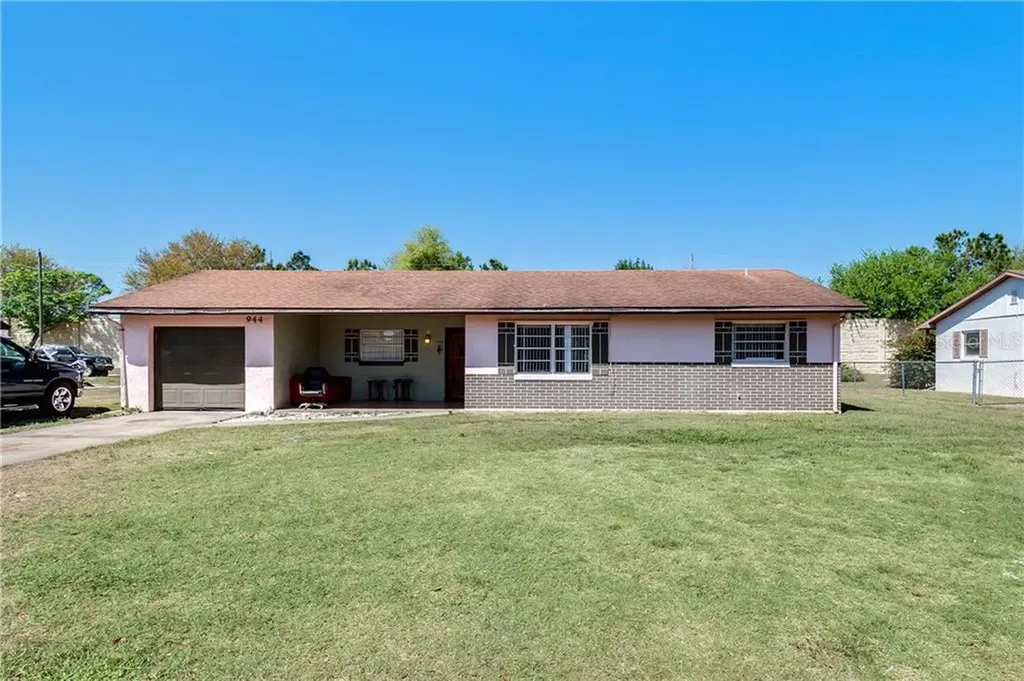 944 W Embassy Drive Deltona FL 32725