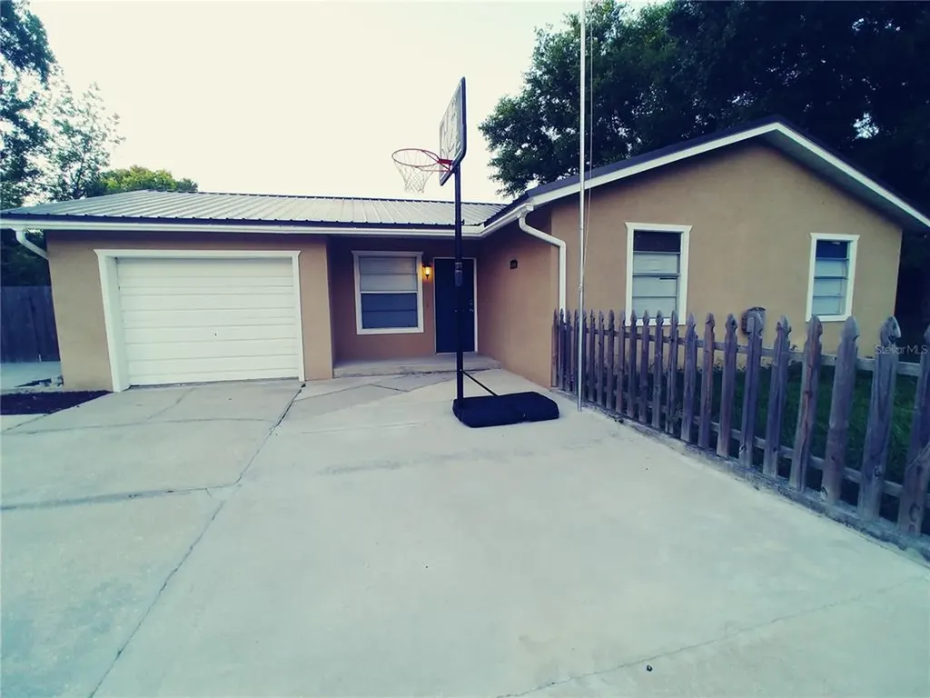 419 2nd Street Geneva FL 32732
