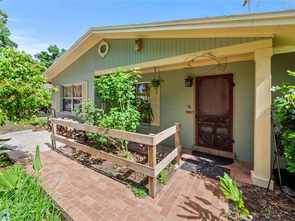 815 W Florence Avenue Deland FL 32720