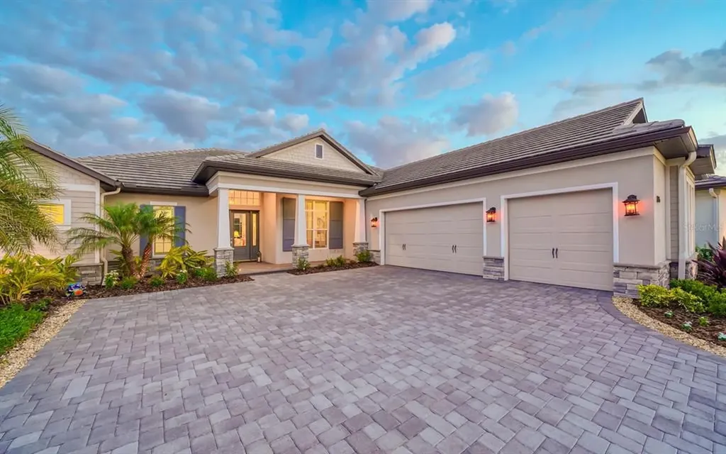 8205 Grande Shores Drive Sarasota FL 34240