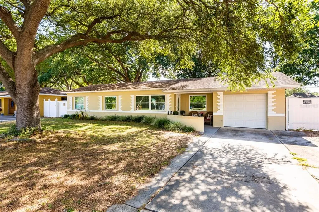 6705 10th Street N St Petersburg FL 33702