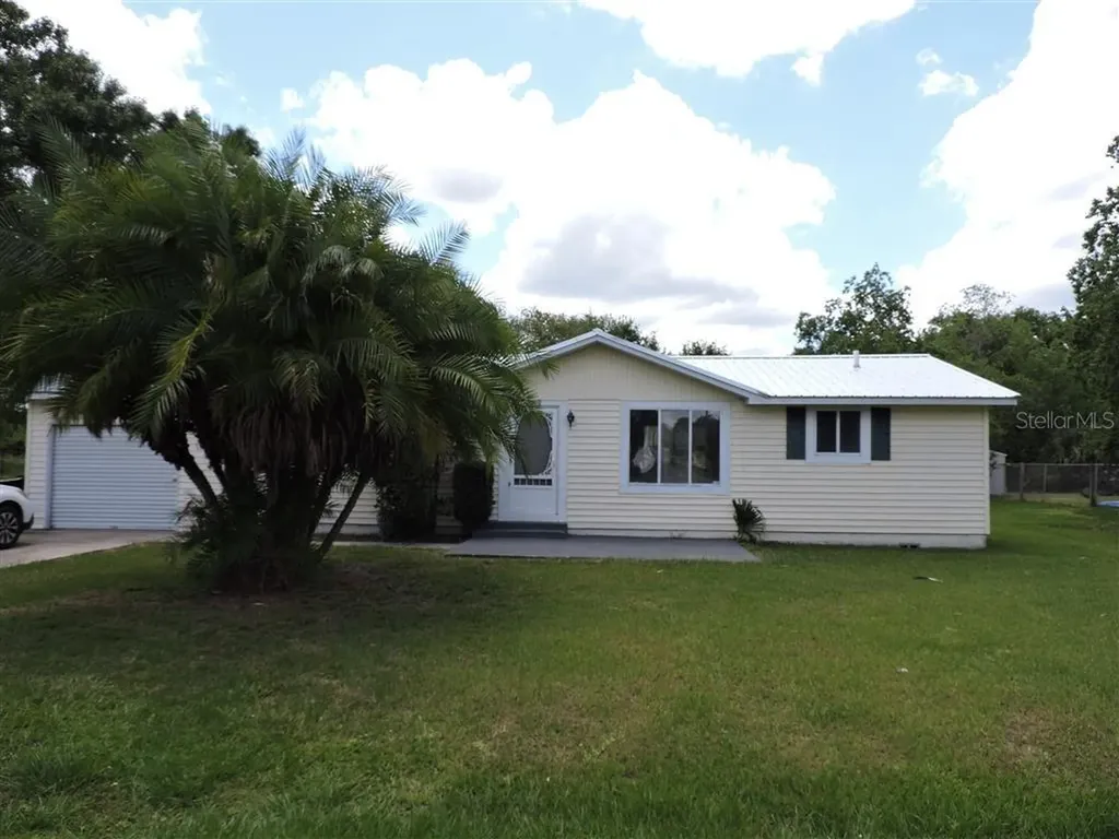 4854 Roosevelt Avenue Lake Wales FL 33859