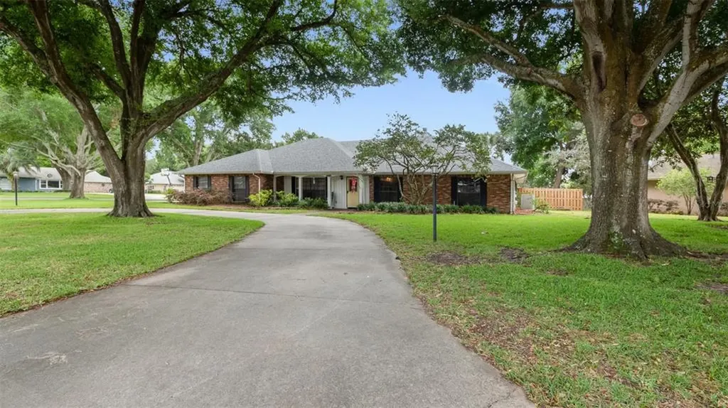 33329 Somerset Drive Leesburg FL 34788
