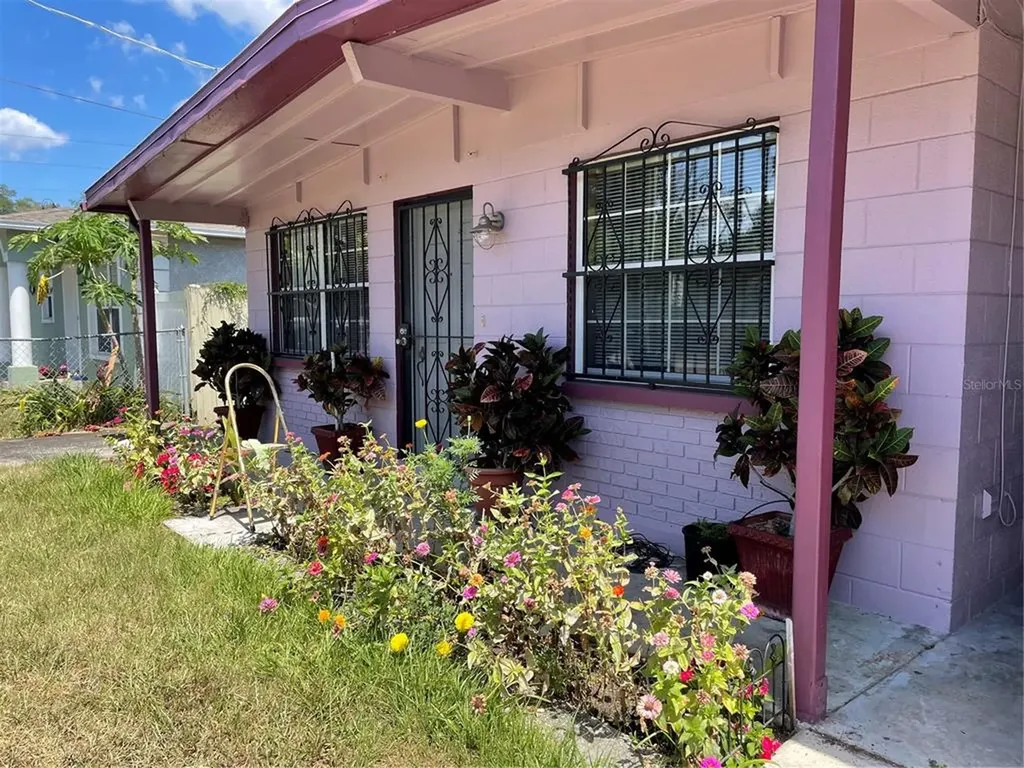 2114 E Navajo Avenue Tampa FL 33612