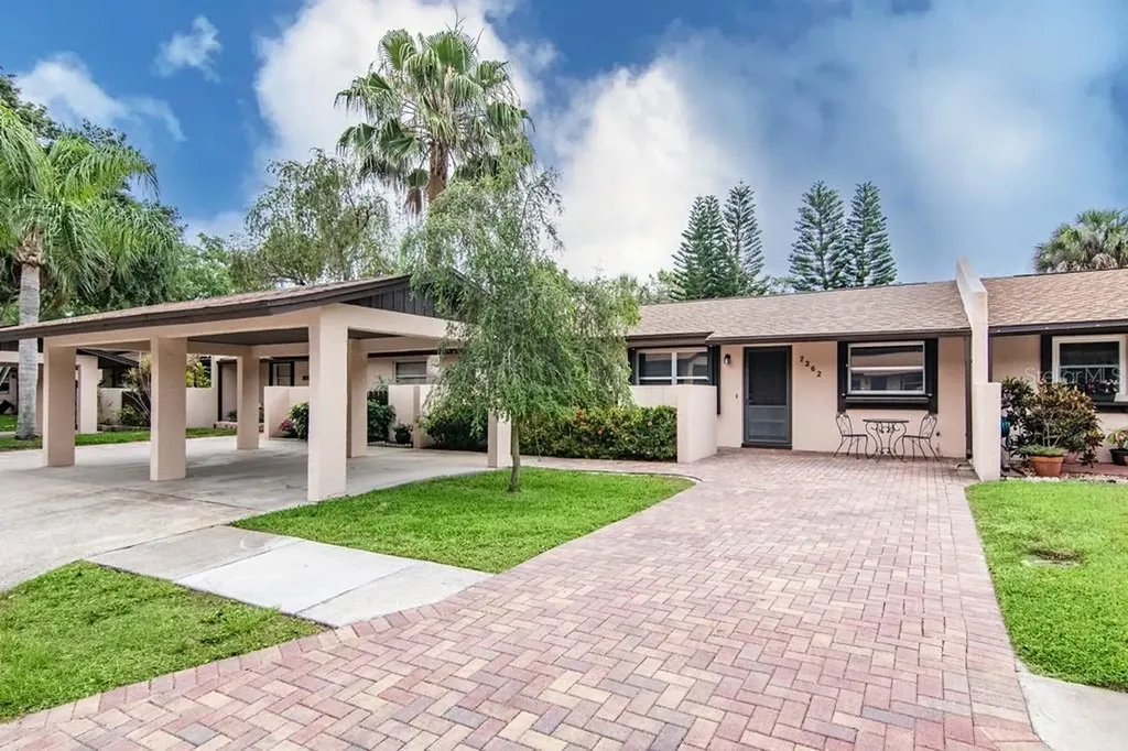 7262 55th Avenue N St Petersburg FL 33709