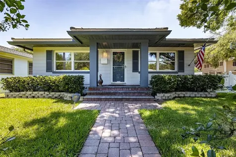 1146 30th Avenue N St Petersburg FL 33704