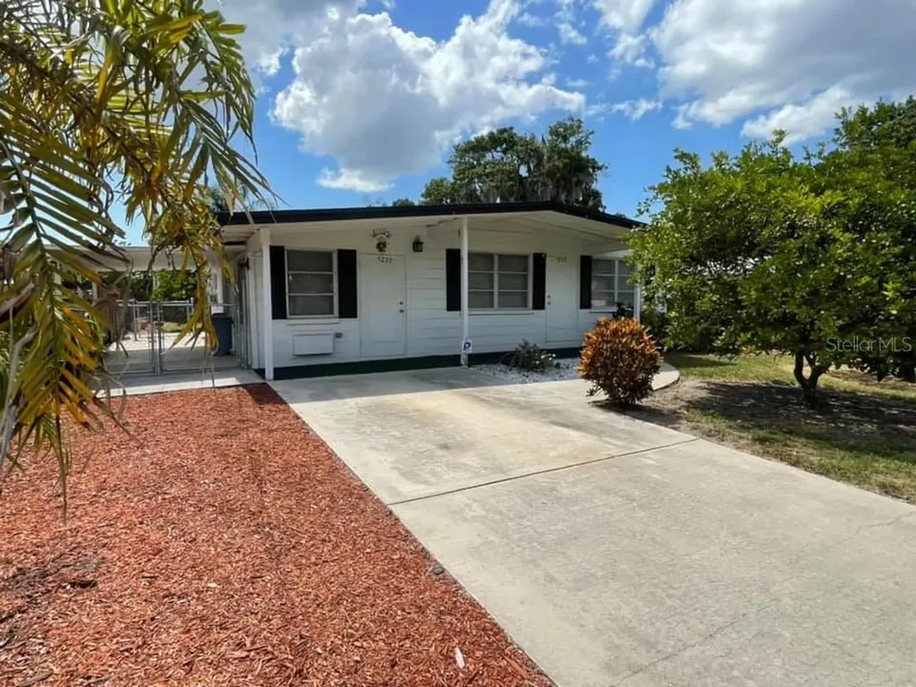 5220 17th Street Court E Bradenton FL 34203