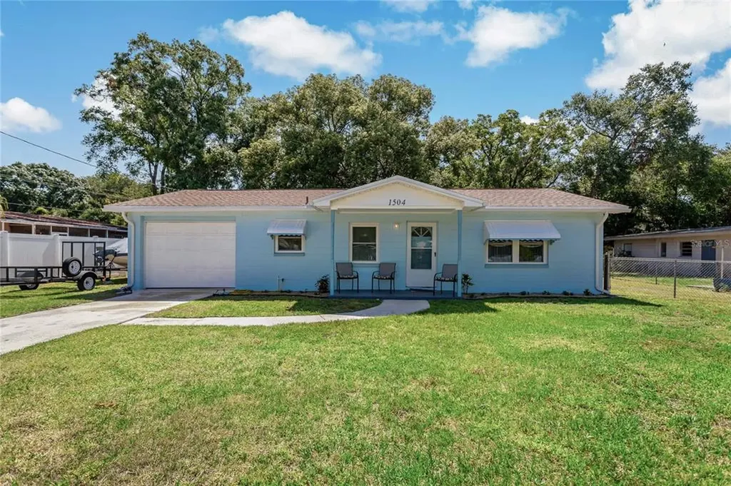 1504 N Palm Drive Plant City FL 33563