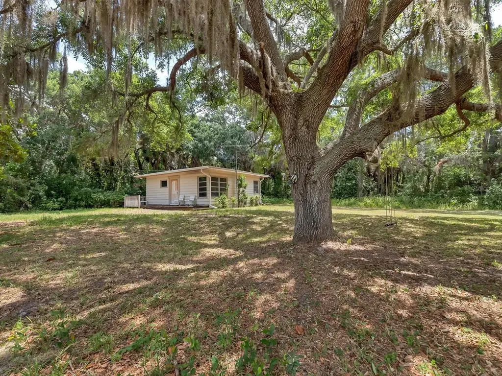 1949 Bridge Street Englewood FL 34223
