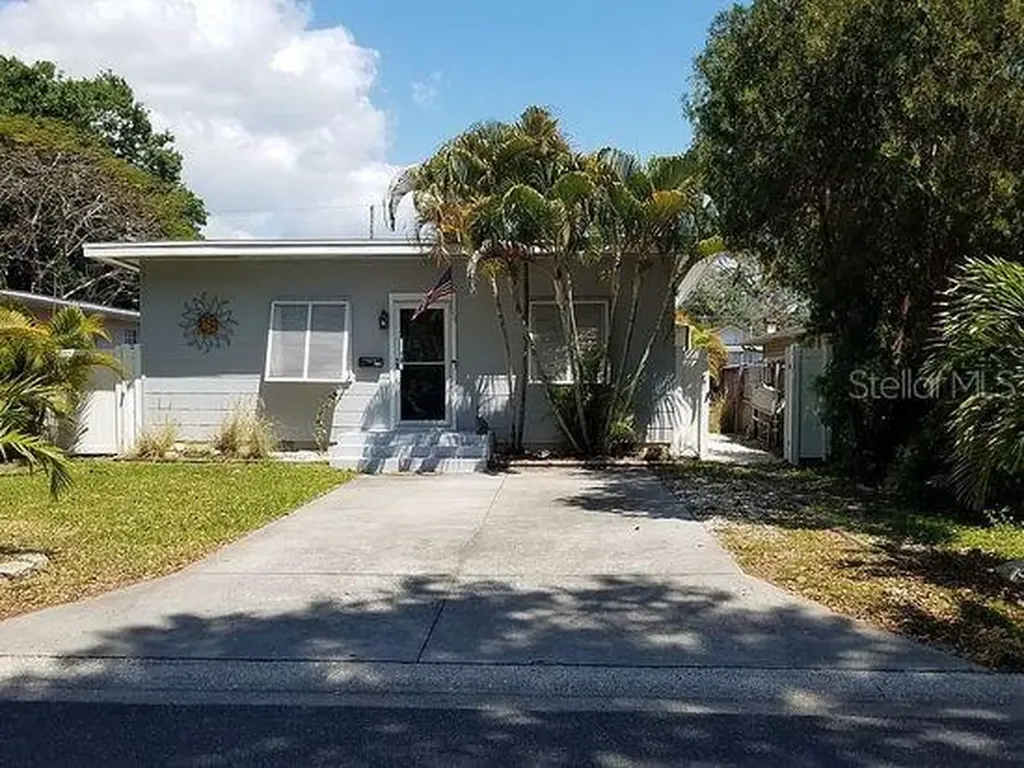 741 46th Avenue N St Petersburg FL 33703