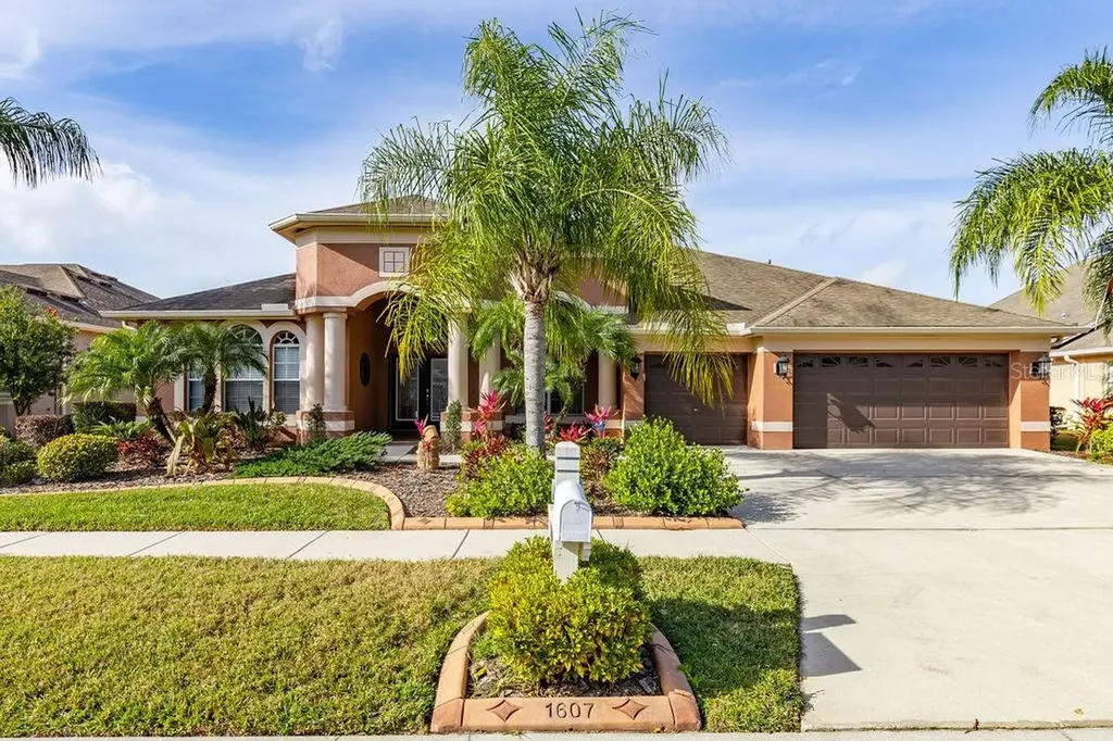 1607 Beaconsfield Drive Wesley Chapel FL 33543