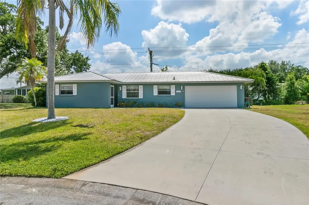 5727 Doral Court Sarasota FL 34238