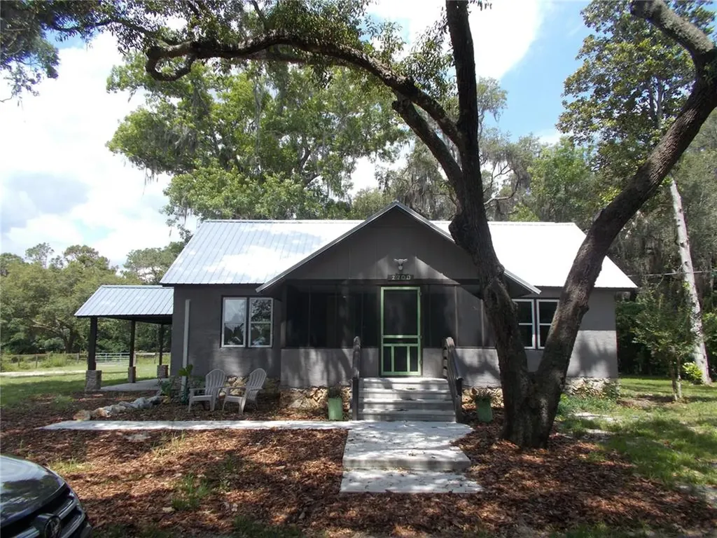 2700 SE 183rd Avenue Road Ocklawaha FL 32179