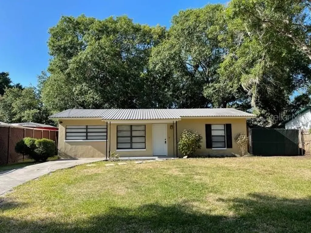 1409 E Cherry Street Plant City FL 33563