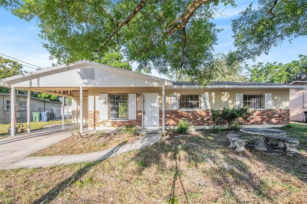 10707 N Seminole Avenue Tampa FL 33612