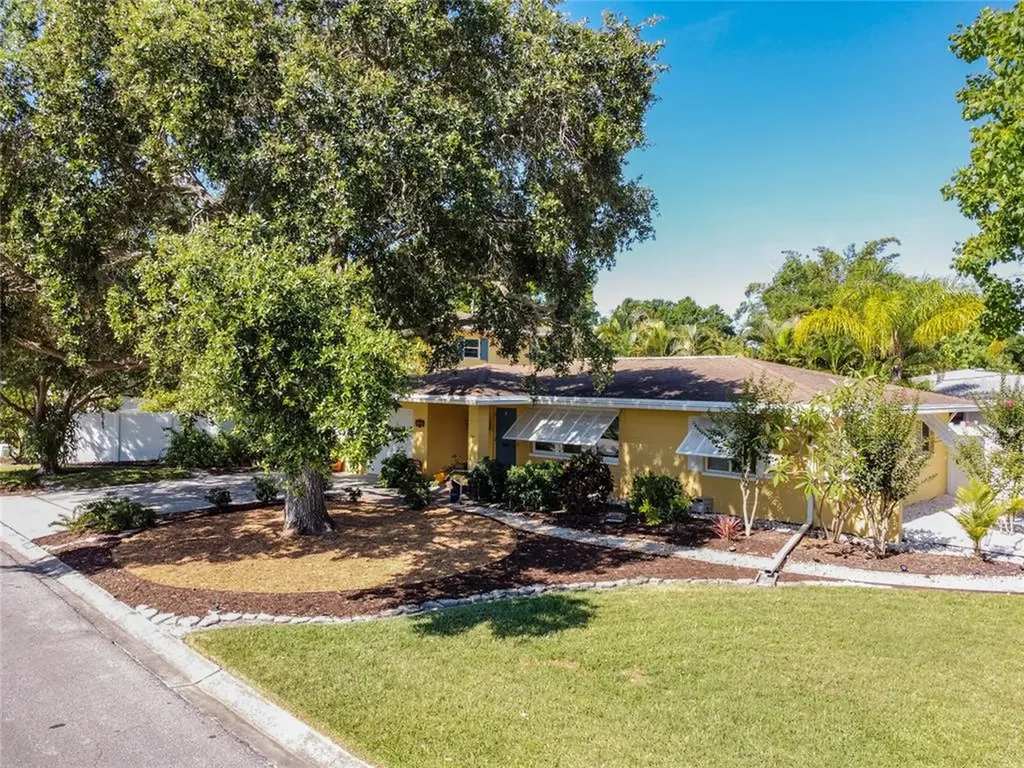 4390 Maple Street NE St Petersburg FL 33703
