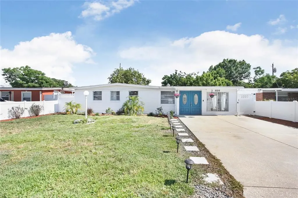 6816 W Burke Street Tampa FL 33634