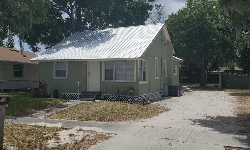 314 Oak Street Auburndale FL 33823