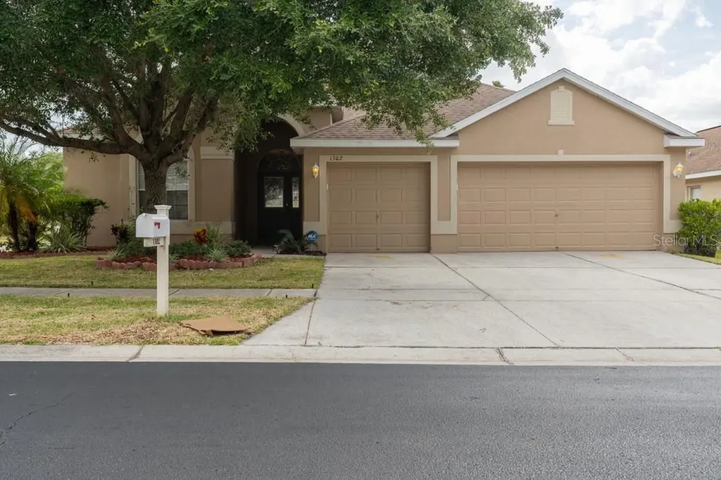 1302 Emerald Hill Way Valrico FL 33594